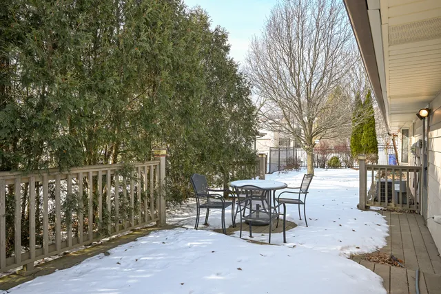 $344,900 | 1727 Warwick Lane, Schaumburg, IL 60193