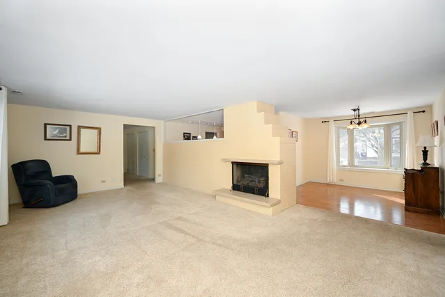 $344,900 | 1727 Warwick Lane, Schaumburg, IL 60193