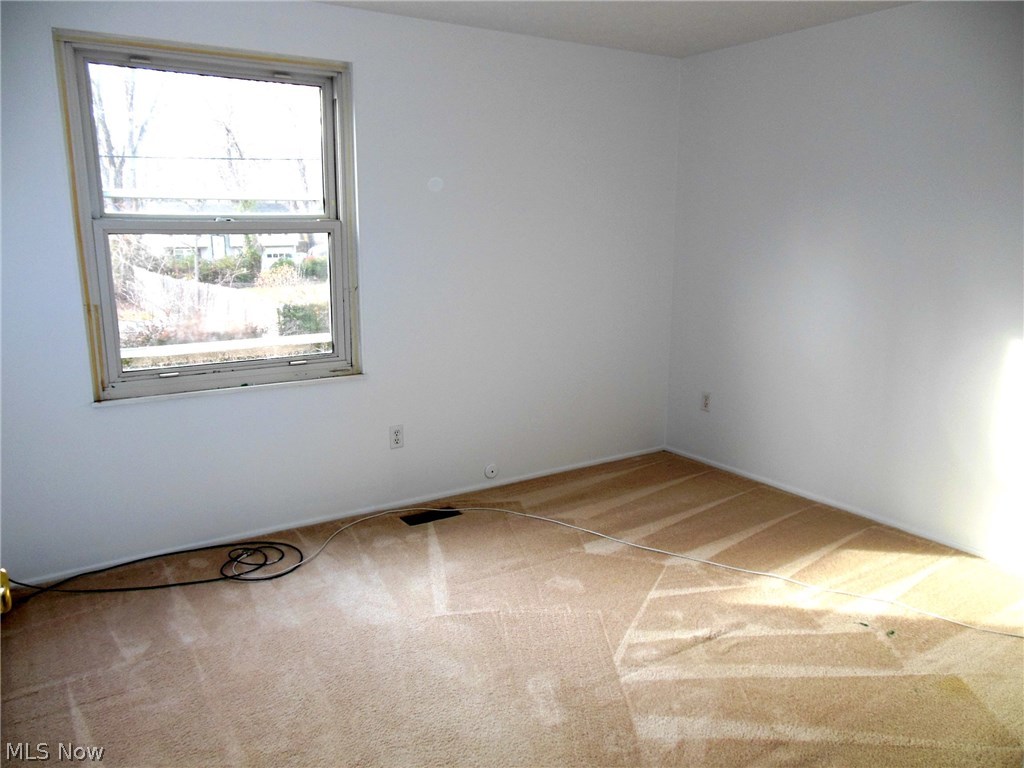 1694 Falkirk Road Madison, OH 44057 - Photo 9 of 23 Master Bedroom