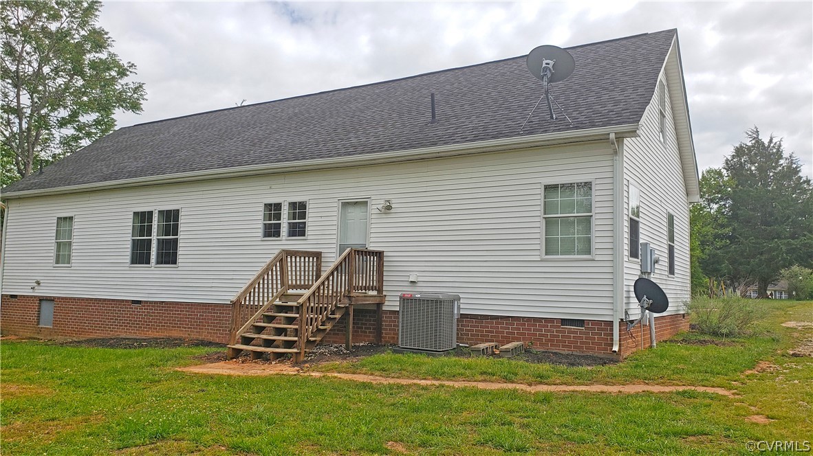 169 Old Sheppards Road Farmville, VA 23901 - Photo 15 of 17 a view of a backyard with a sitting area