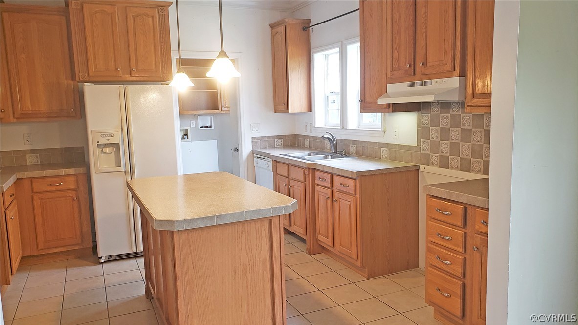 169 Old Sheppards Road Farmville, VA 23901 - Photo 3 of 17 a kitchen with stainless steel appliances granite countertop a sink stove and refrigerator