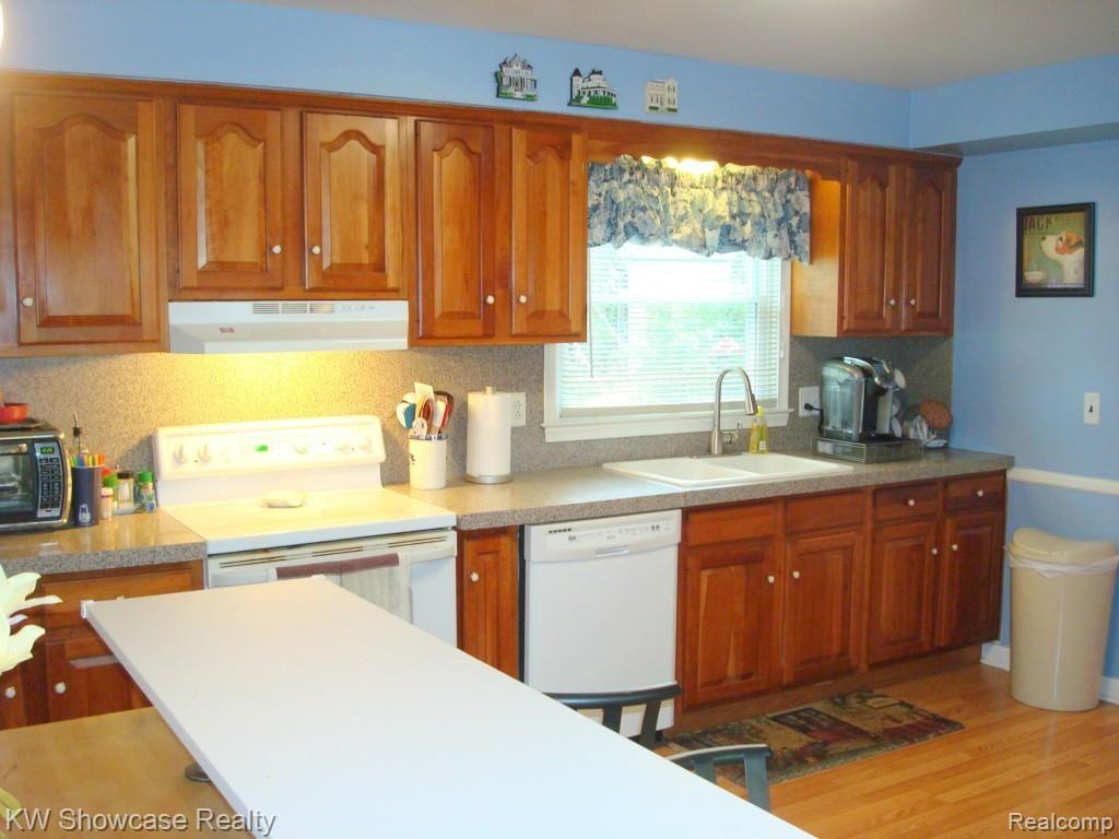 32363 Baintree Road Farmington Hills, MI 48334 - Photo 22 of 33