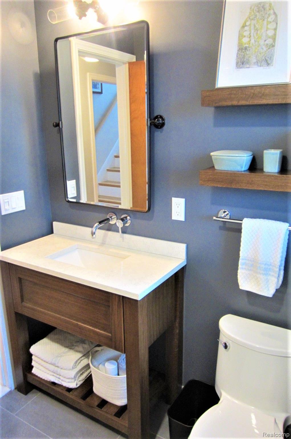 2737 Manchester Road Birmingham, MI 48009 - Photo 27 of 42 Another view of the main floor bath