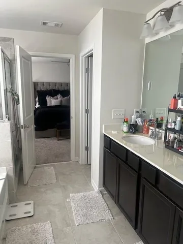 a en suite bathroom with a double vanity sink and a mirror