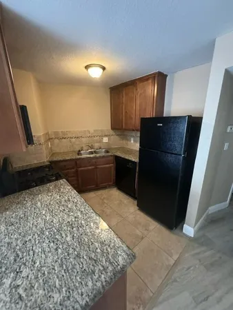 a view of a backyard with pathway