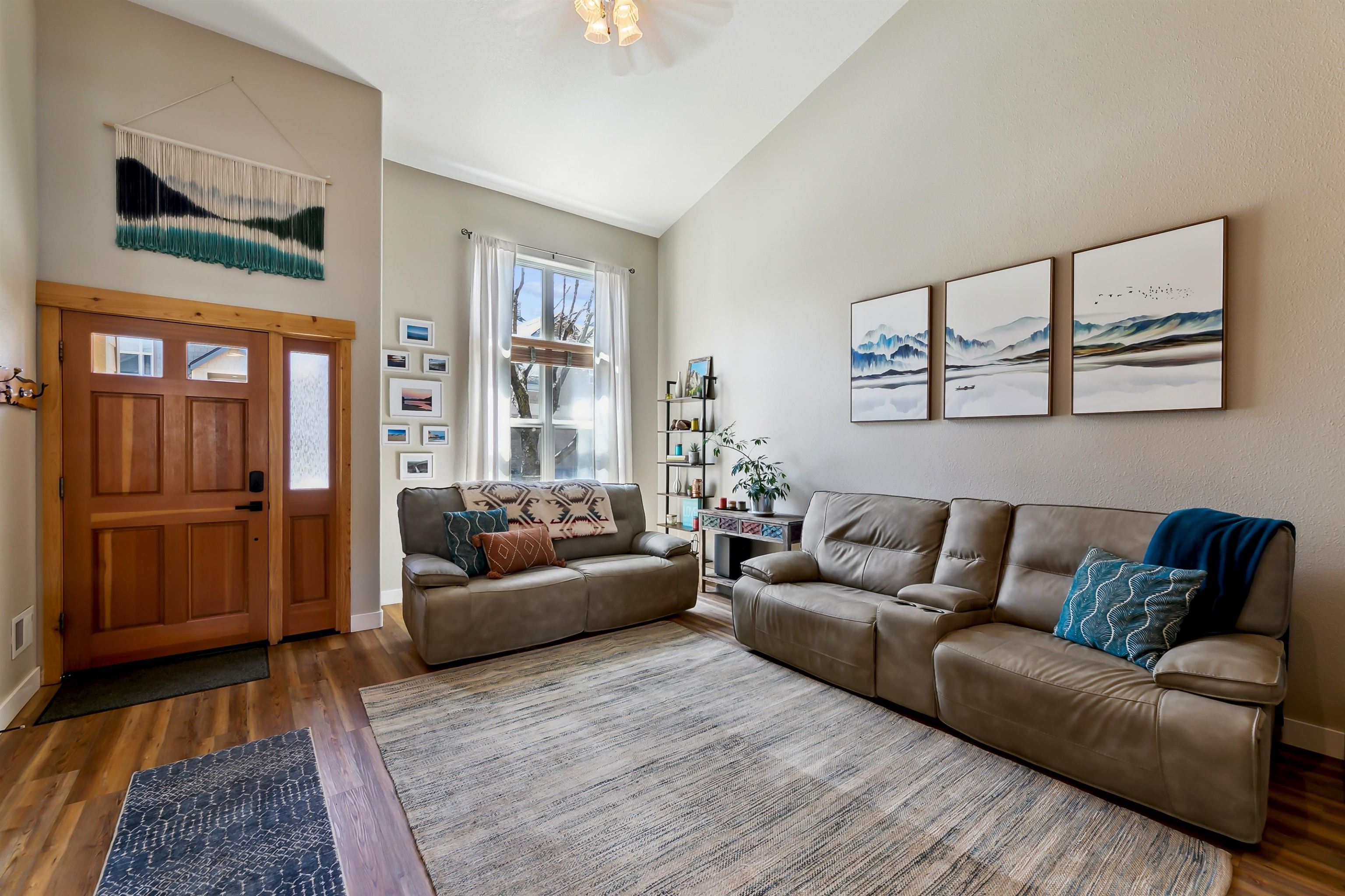 10096 Nicolas Drive, Unit C Truckee, CA 96161 - Photo 4 of 22 a living room with furniture and a window