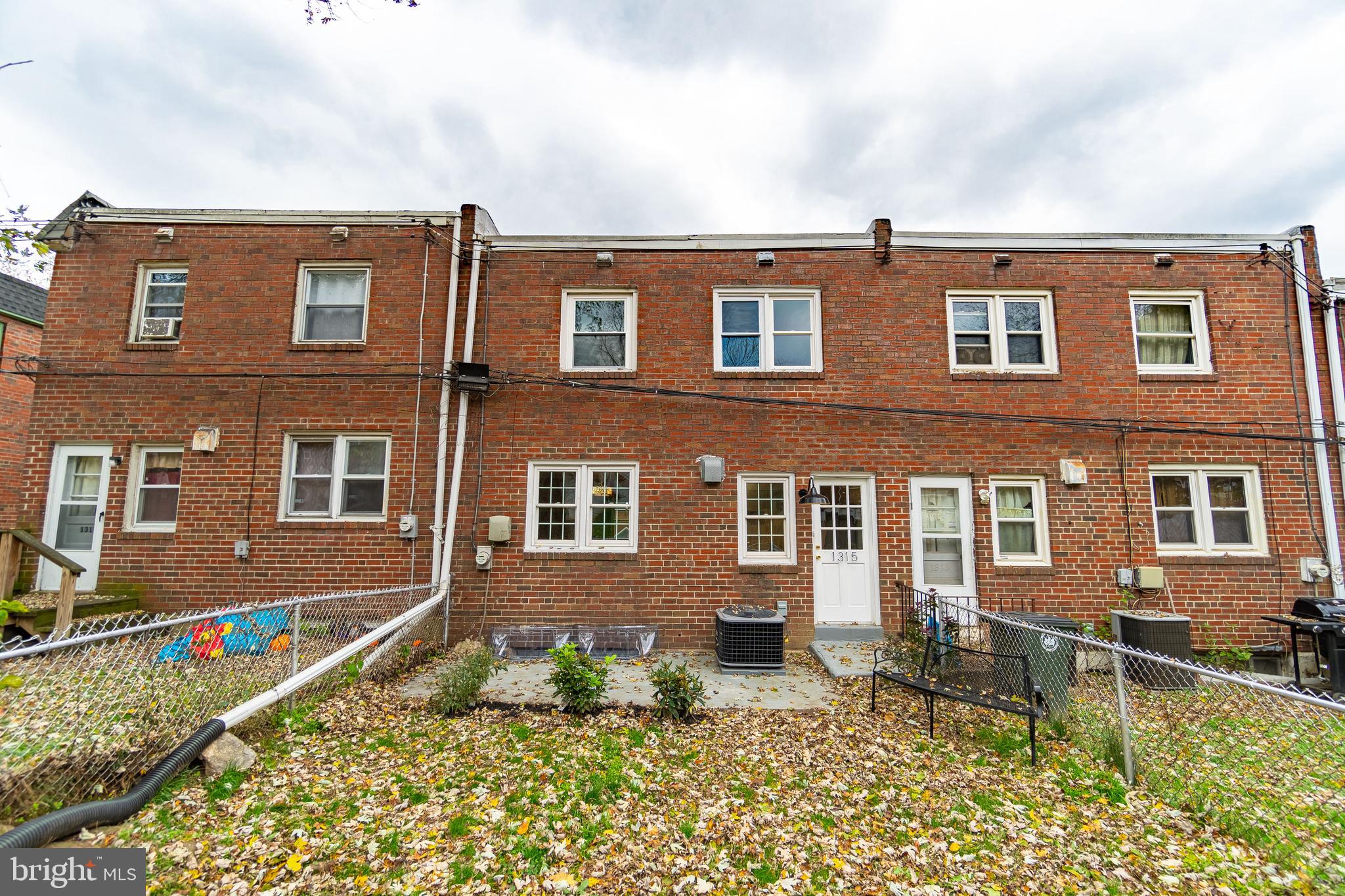 1315 Powell Road Brookhaven, PA 19015 - Photo 4 of 30