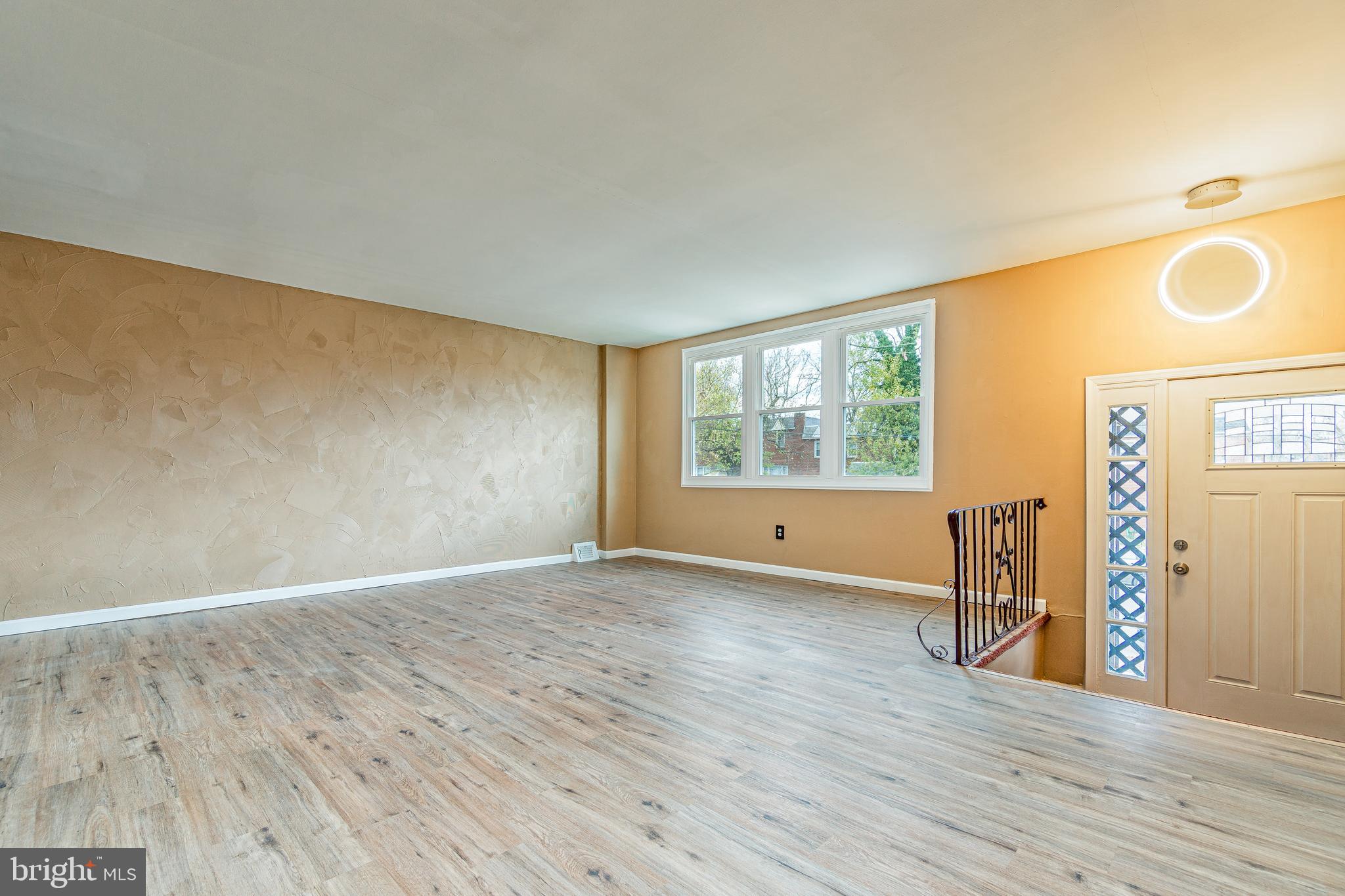 1315 Powell Road Brookhaven, PA 19015 - Photo 6 of 30 Living Room