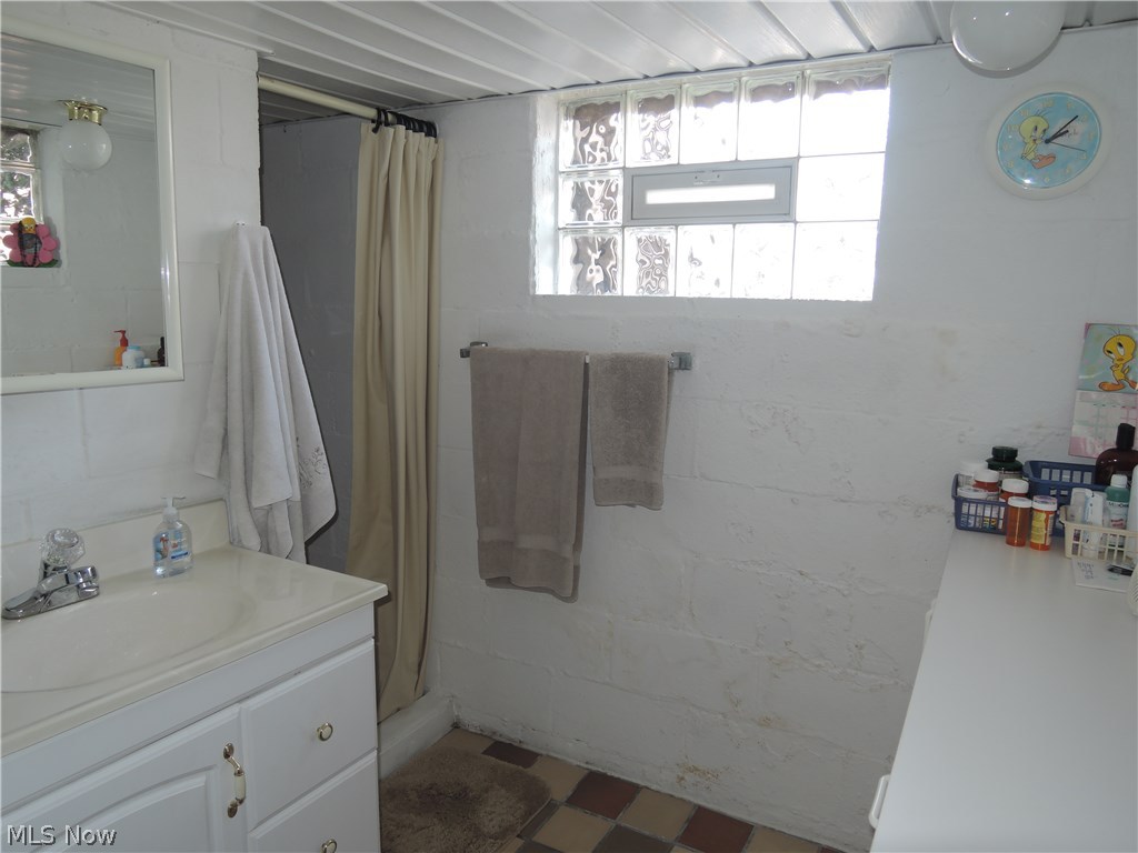 100 Center Street Struthers, OH 44471 - Photo 18 of 24
