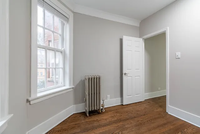 $1,800 | 7422 North Damen Avenue, Unit 2G, Chicago, IL 60645