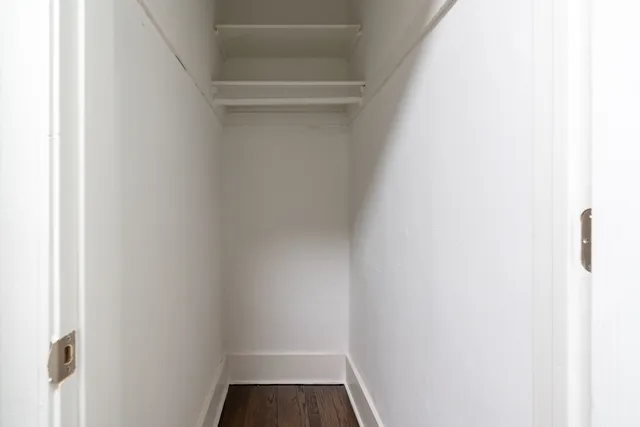 $1,800 | 7422 North Damen Avenue, Unit 2G, Chicago, IL 60645