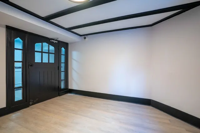 $1,800 | 7422 North Damen Avenue, Unit 2G, Chicago, IL 60645