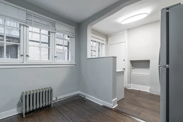 $1,800 | 7422 North Damen Avenue, Unit 2G, Chicago, IL 60645