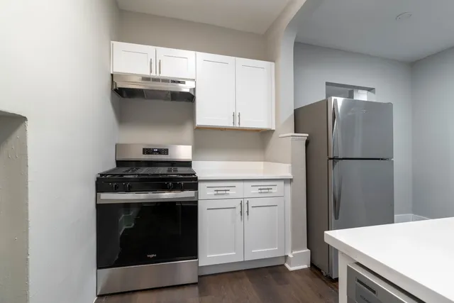 $1,800 | 7422 North Damen Avenue, Unit 2G, Chicago, IL 60645