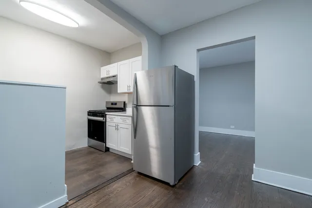 $1,800 | 7422 North Damen Avenue, Unit 2G, Chicago, IL 60645