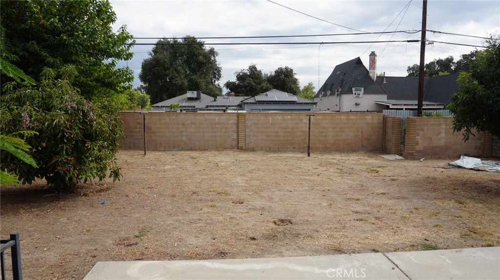 2881 North Davidson Avenue San Bernardino, CA 92405 - Photo 12 of 14 Backyard
