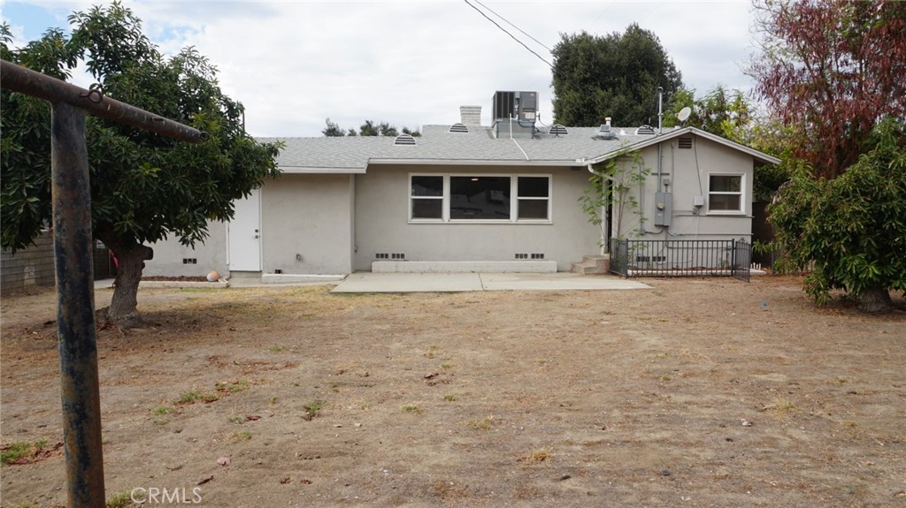 2881 North Davidson Avenue San Bernardino, CA 92405 - Photo 13 of 14 Backyard
