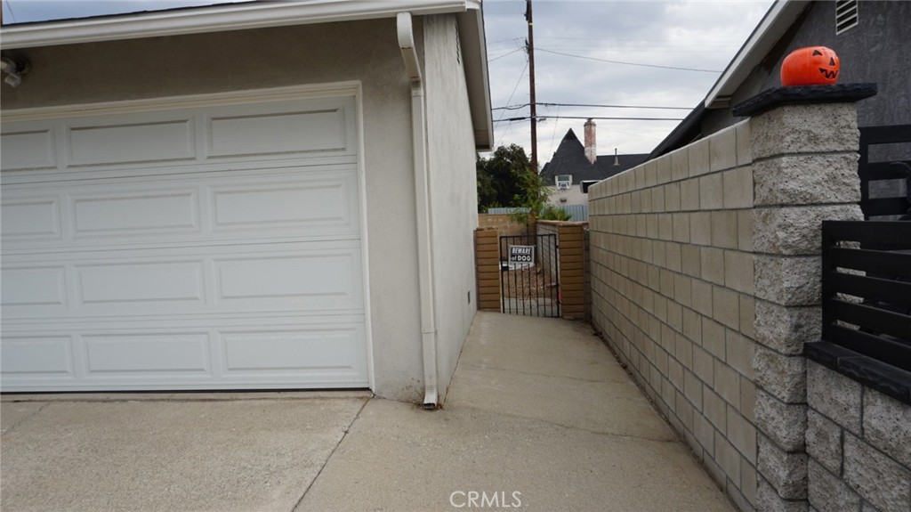 2881 North Davidson Avenue San Bernardino, CA 92405 - Photo 14 of 14 Side Gate