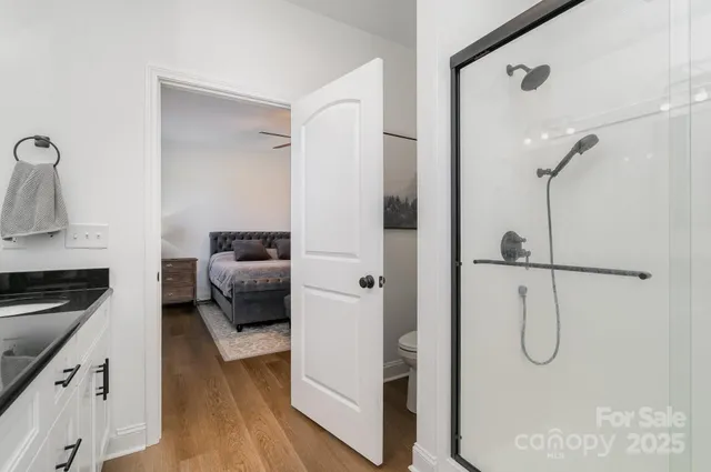 a en suite bathroom with a shower