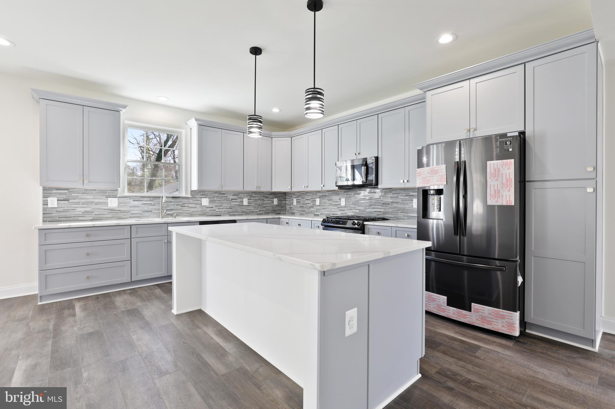 4119 Buckingham Road Baltimore, MD 21207 - Photo 11 of 36 Island