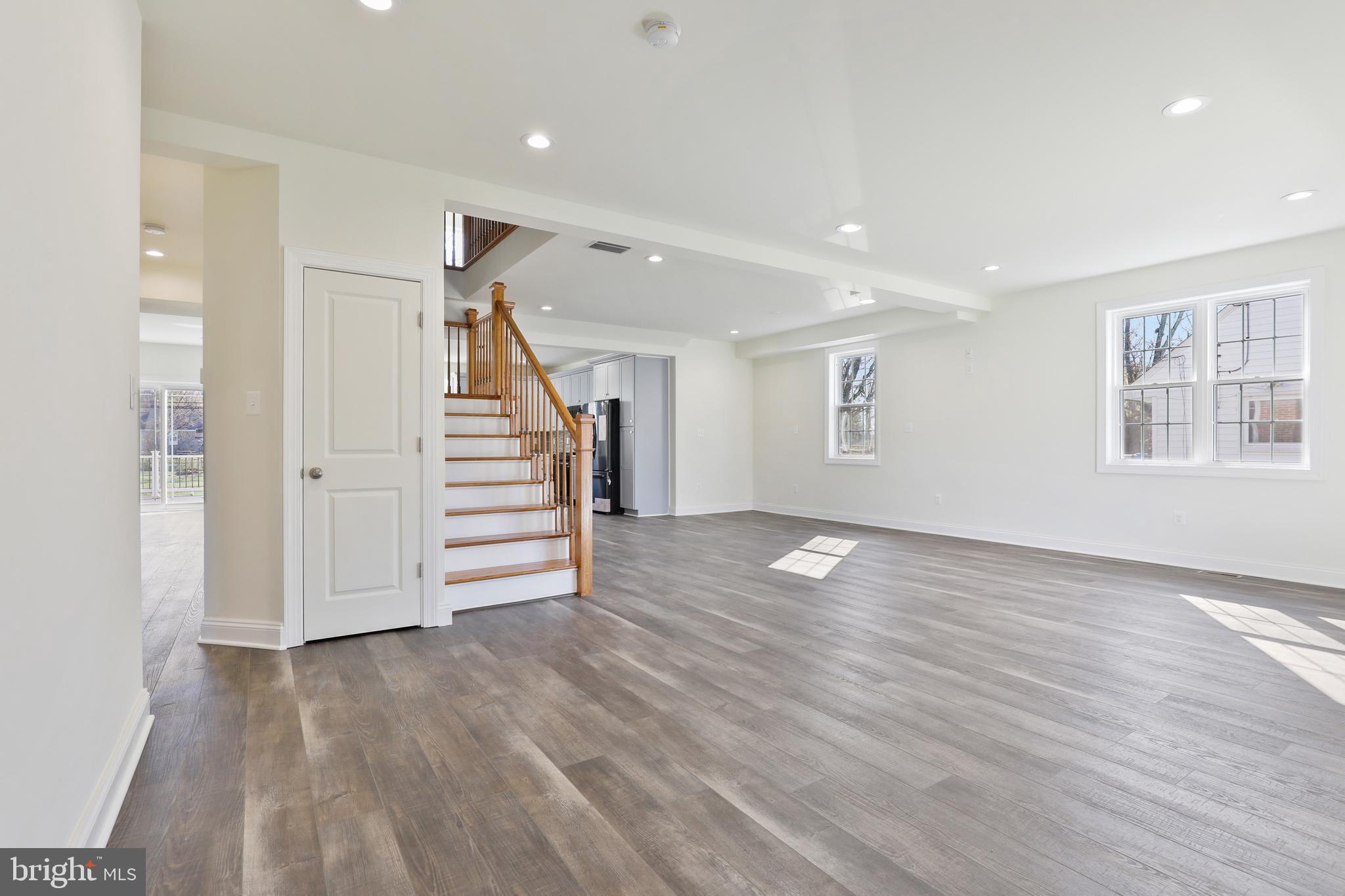 4119 Buckingham Road Baltimore, MD 21207 - Photo 5 of 36 Foyer