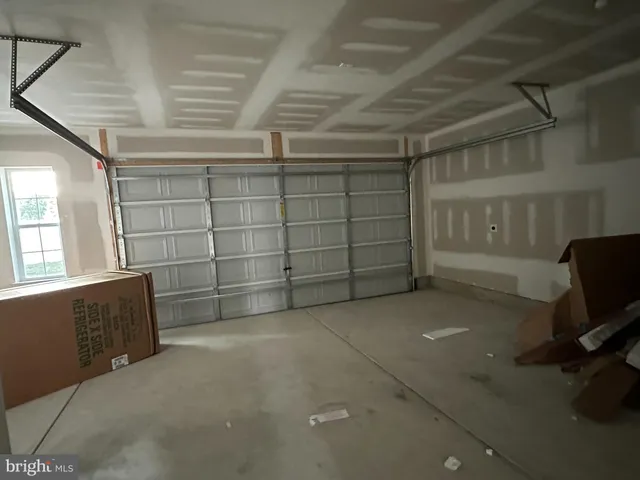 a view of a garage room