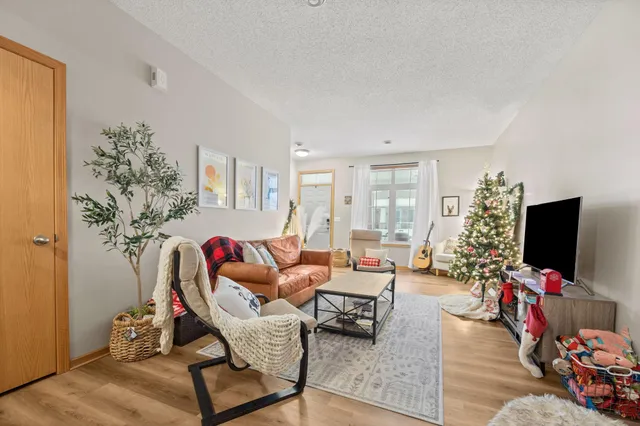 $280,000 | 942 Crossing Way, Delano, MN 55328