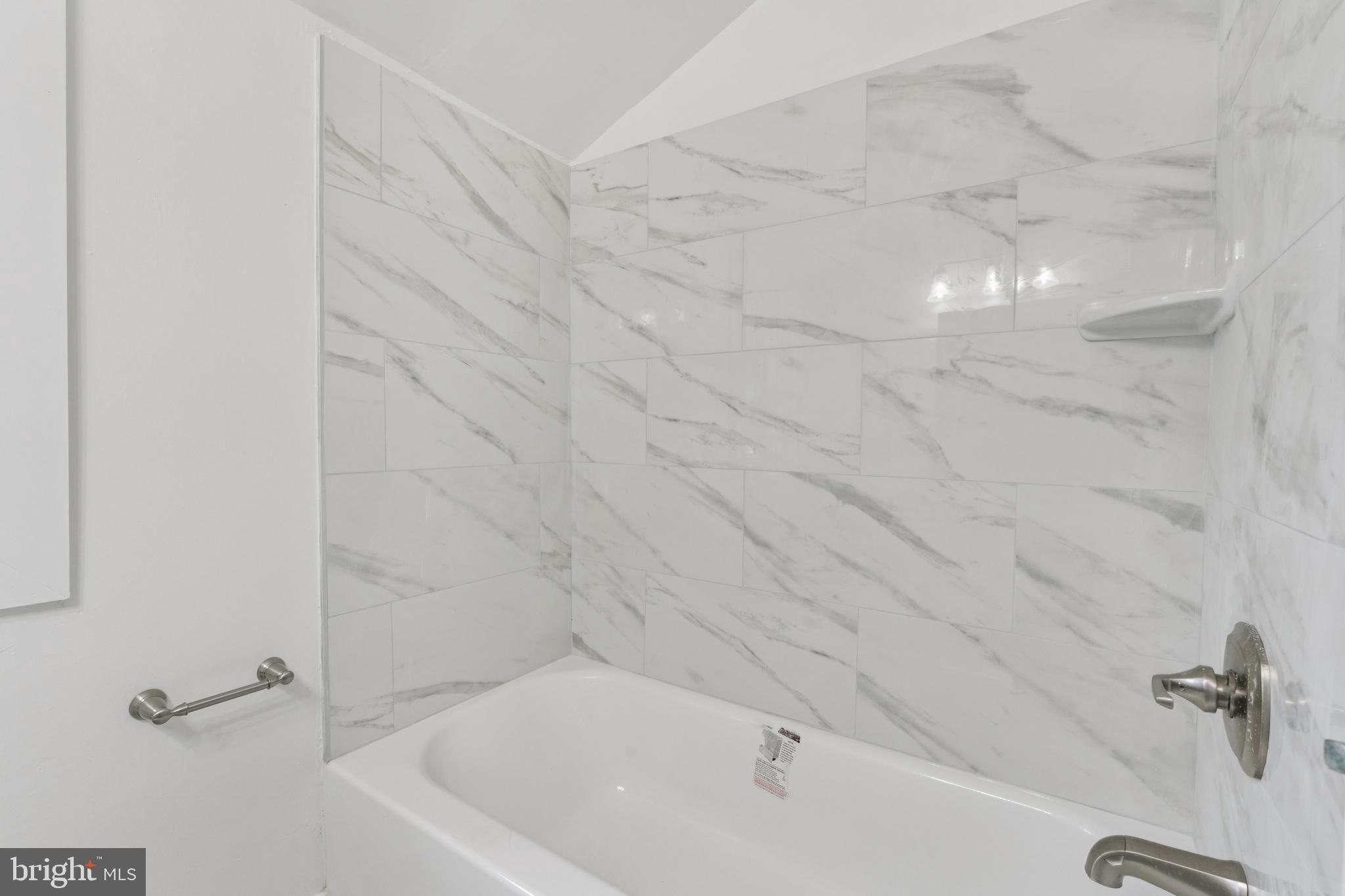24 55th Street Northeast Washington, DC 20019 - Photo 10 of 23 Full tub