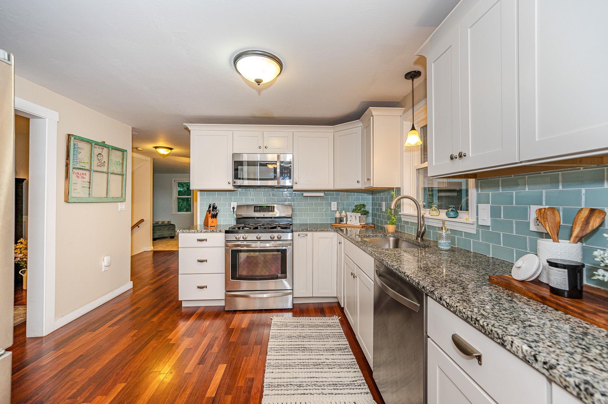 130 Musquash Road Hudson, NH 03051 - Photo 3 of 40