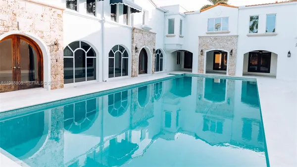 a picture of building with yard