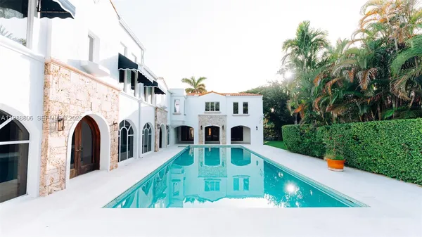 a view of an outdoor space