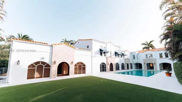 a view of multiple house with a yard