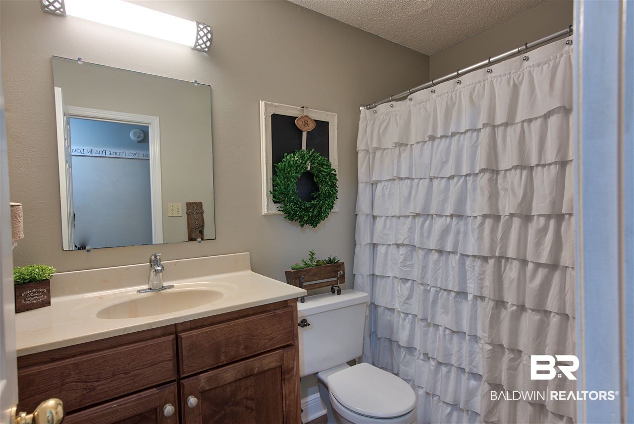 22201 Price Grubbs Road Robertsdale, AL 36567 - Photo 26 of 43 Guest Bathroom