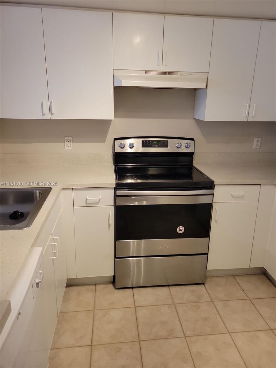 4195 Haverhill Road, Unit 315 West Palm Beach, FL 33417 - Photo 2 of 9