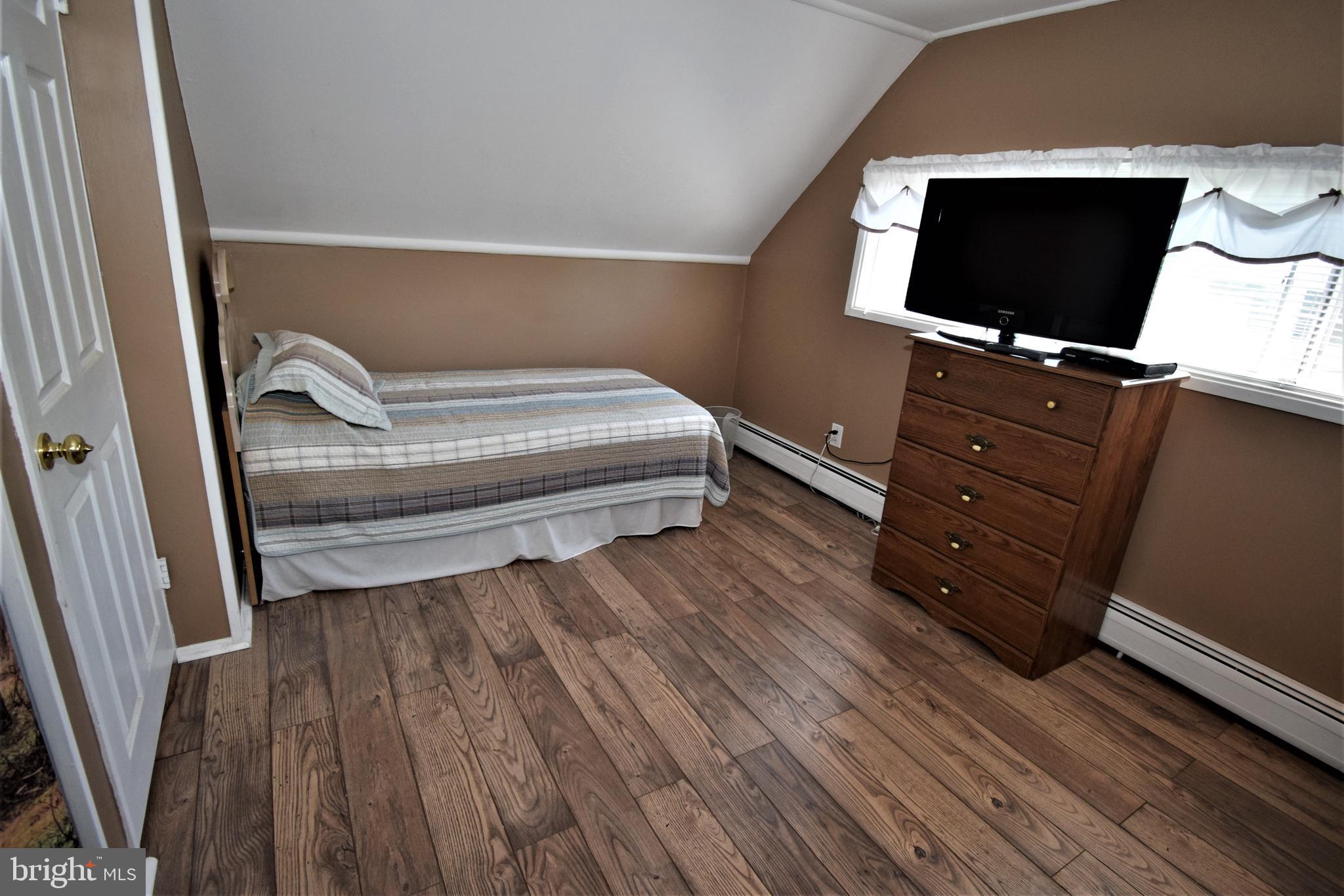 20 MacIntosh Road Levittown, PA 19056 - Photo 17 of 31 Bedroom 4