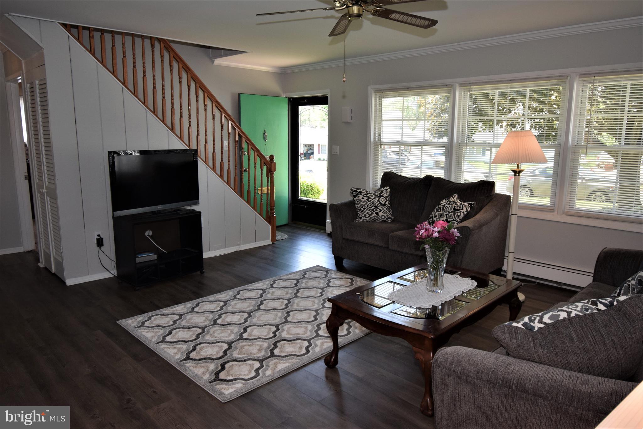 20 MacIntosh Road Levittown, PA 19056 - Photo 6 of 31 Living Room