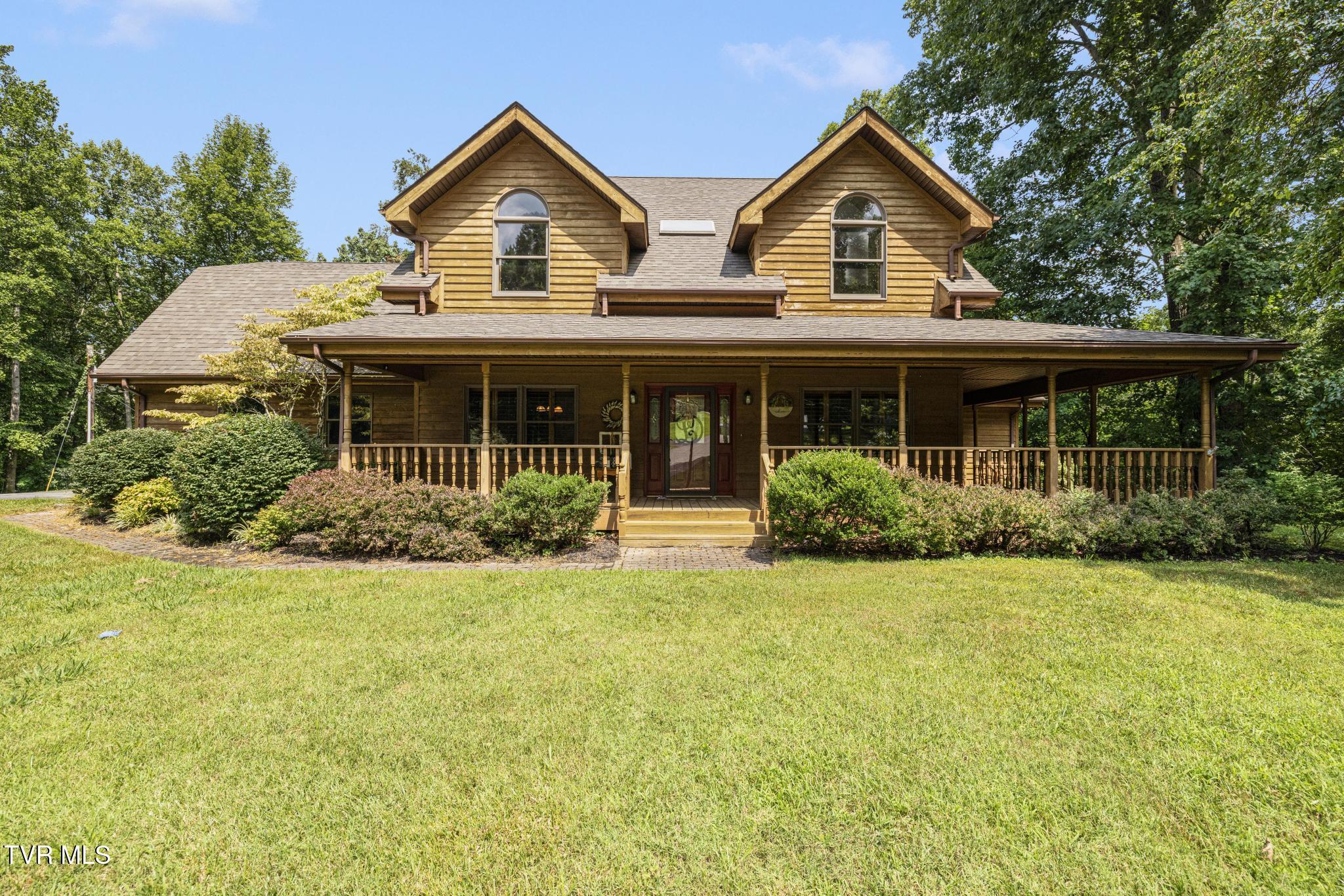 2019 Ridge View Drive Big Stone Gap, VA 24219 - Photo 2 of 85 IMG_6995