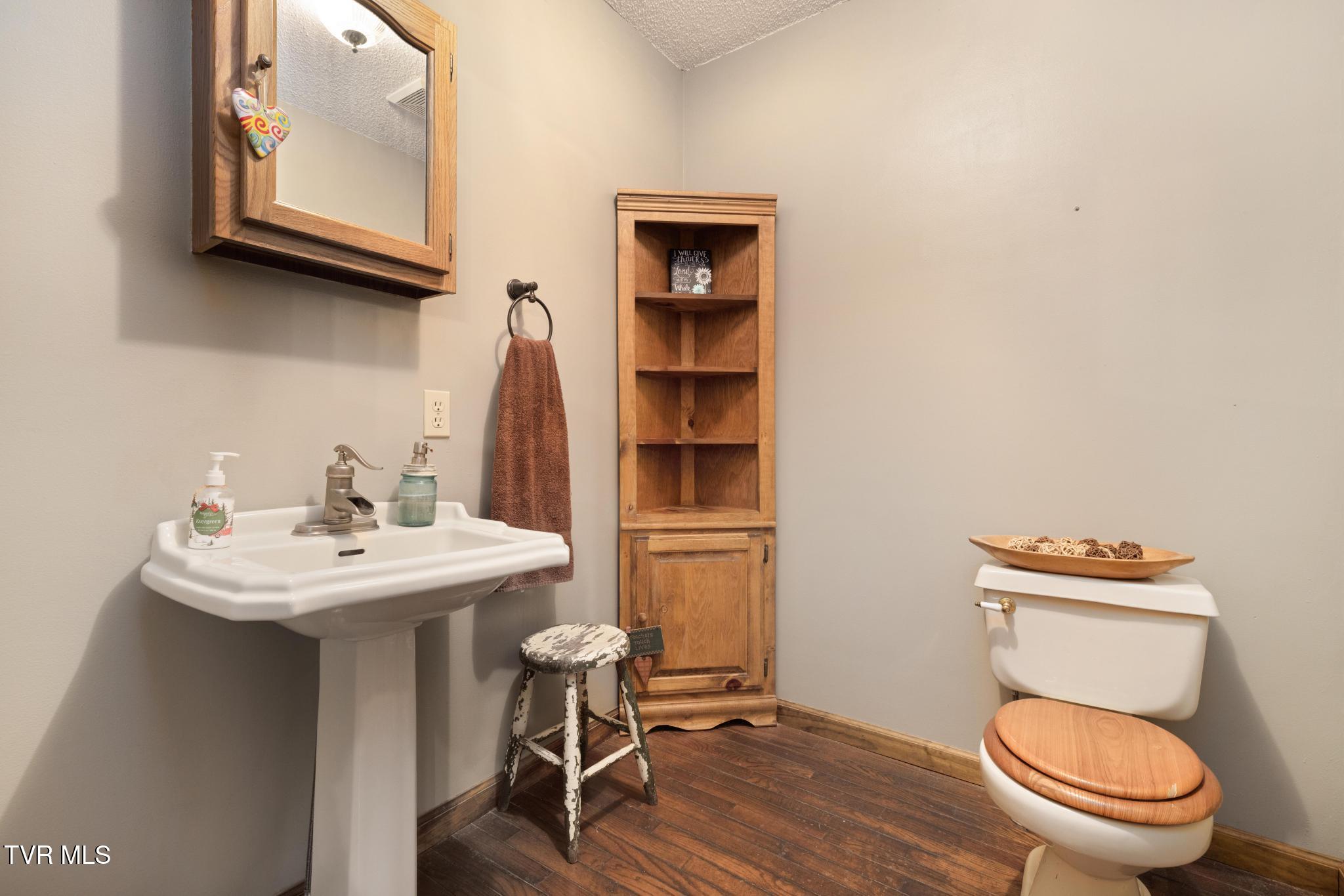 2019 Ridge View Drive Big Stone Gap, VA 24219 - Photo 9 of 85 IMG_6580