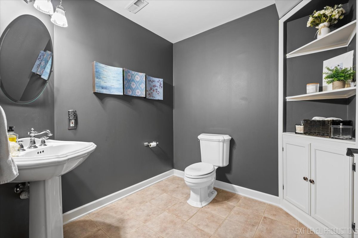 2236 Red Maple Lane Aurora, IL 60502 - Photo 37 of 50 a bathroom with a sink toilet and a mirror