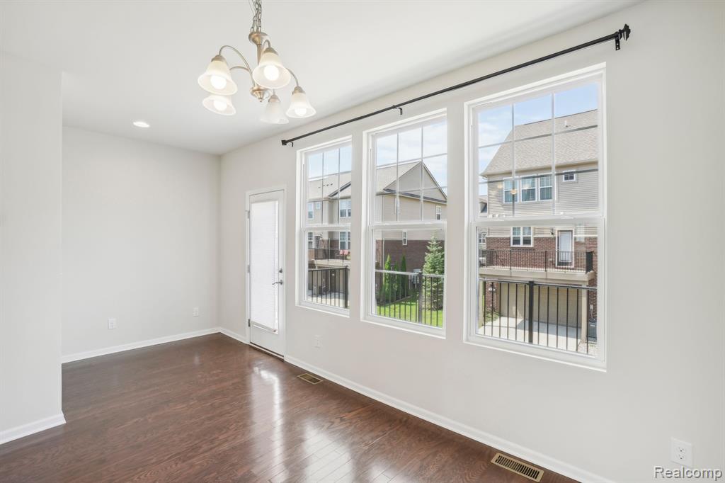 2920 Glenbar Circle Rochester, MI 48307 - Photo 10 of 39