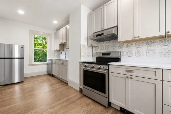 $3,700 | 8 Carlton Street, Unit 2, Somerville, MA 02143