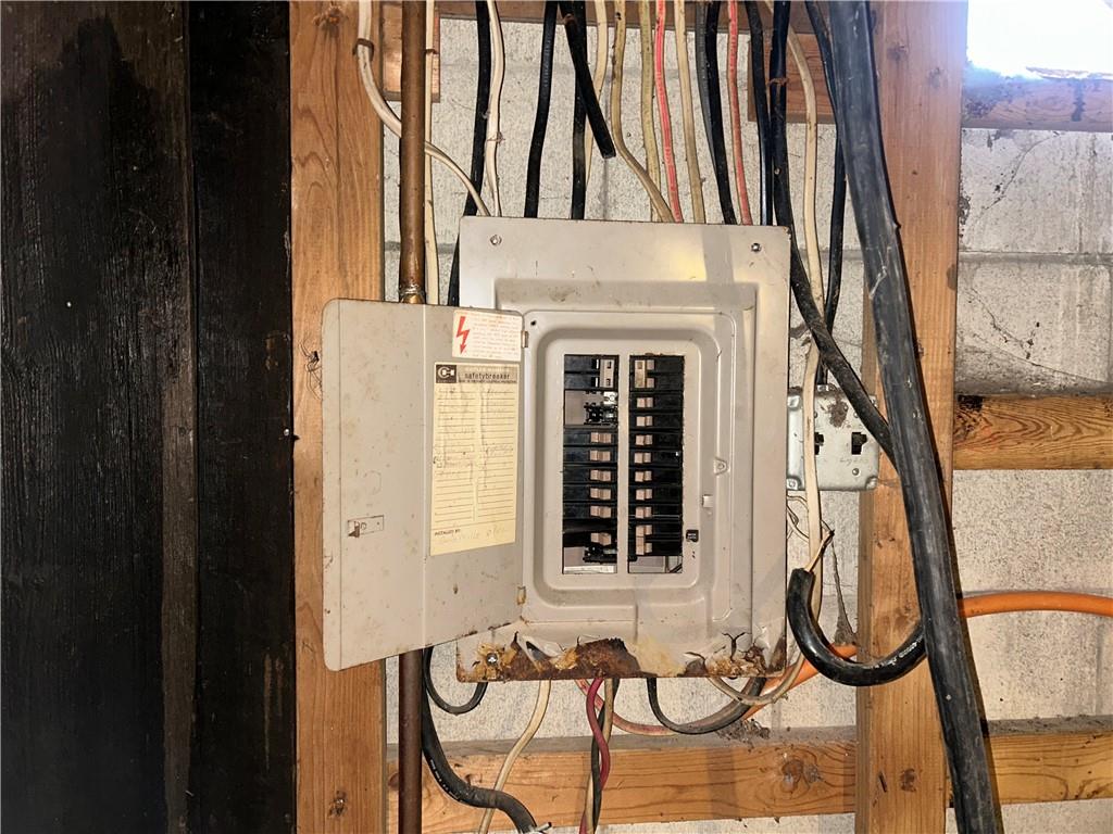 1300 Townline Road Mayport, PA 16240 - Photo 26 of 32 a view of a entryway with furniture