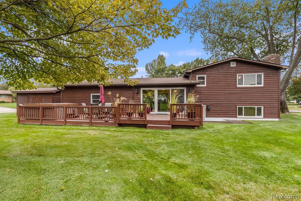 2438 Grove Park Road Fenton, MI 48430 - Photo 35 of 46