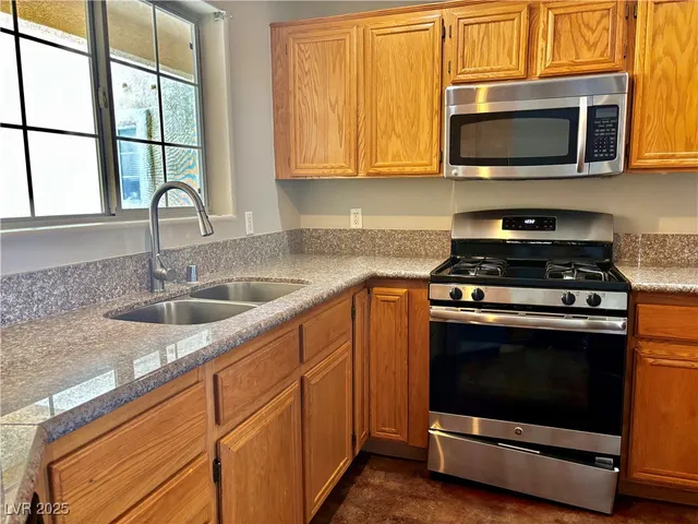 $1,400 | 2011 Cutlass Drive, Henderson, NV 89014