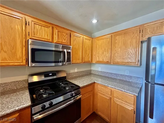 $1,400 | 2011 Cutlass Drive, Henderson, NV 89014