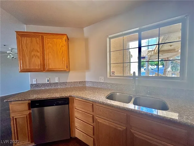 $1,400 | 2011 Cutlass Drive, Henderson, NV 89014