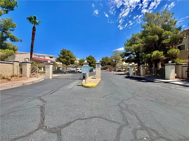 $1,400 | 2011 Cutlass Drive, Henderson, NV 89014