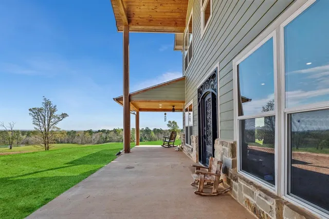 a view of a house with backyard and porch