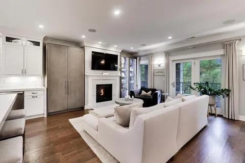 $1,400,000 | 1955 North Halsted Street, Unit 2, Chicago, IL 60614