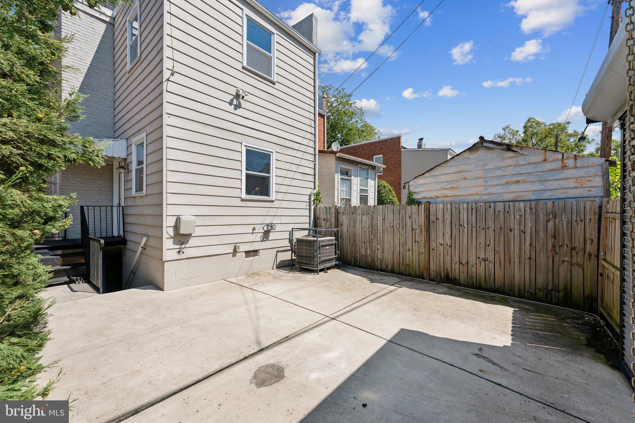 602 Sheridan Street Northwest Washington, DC 20011 - Photo 21 of 28 Access to basement and kitchen